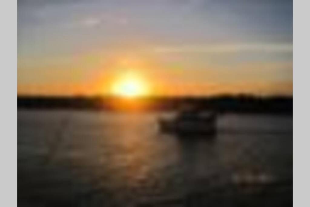 Steps From The Beach Right On The Waterfront Apartment Hollywood Bagian luar foto